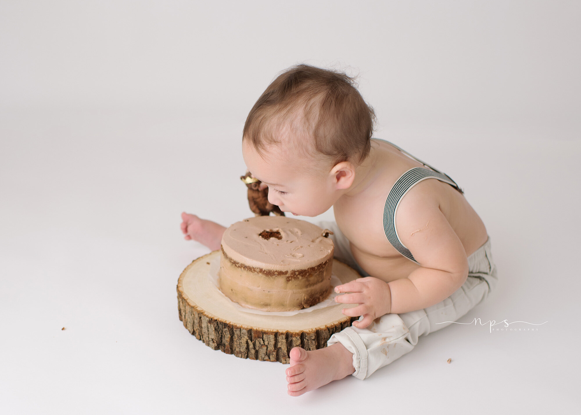 one year old eating cake