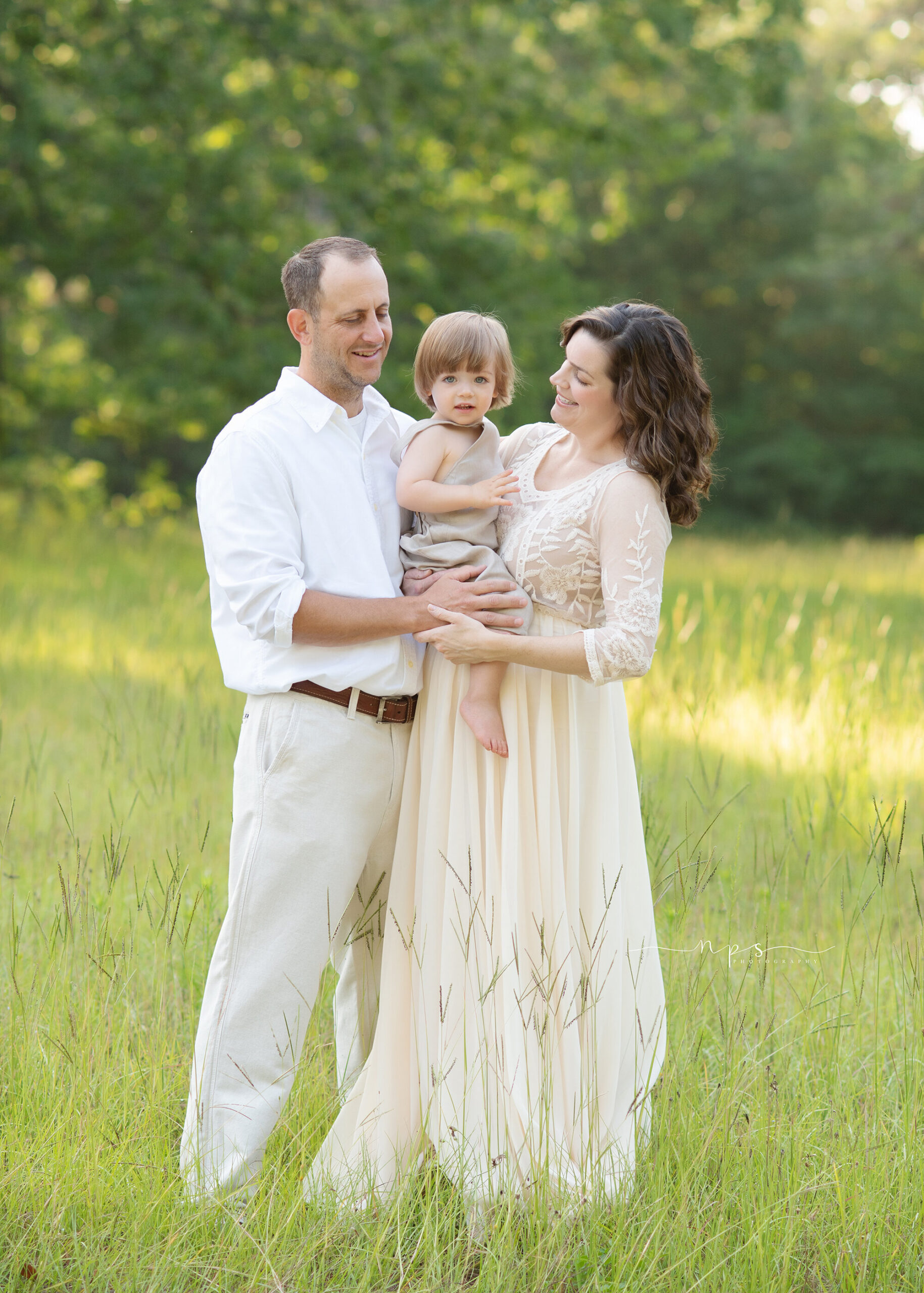 Maternity Pictures with Family 001 scaled - NPS Photography