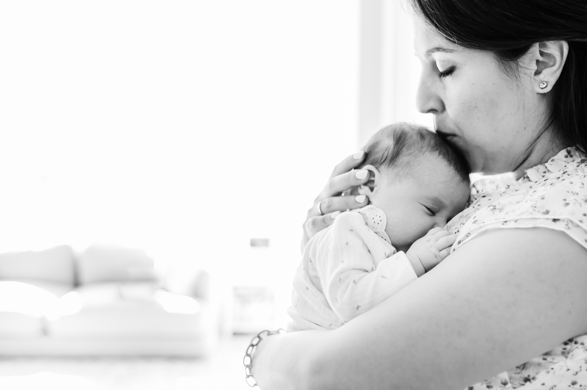 Mother’s Day Ideas in Washington DC: Brunch & Gifts She’ll Love - NPS Photography mother's day ideas in Washington DC - mom kissing baby